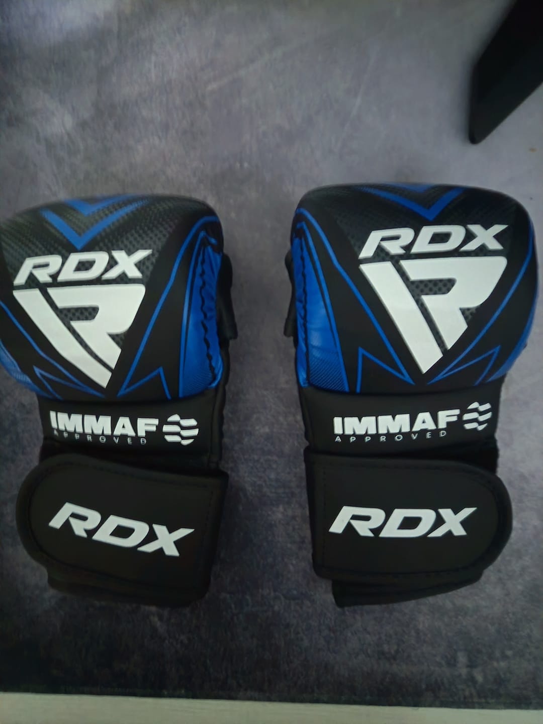 Customer photo review of Guantes de Combate y Grappling RDX IMMAF para MMA