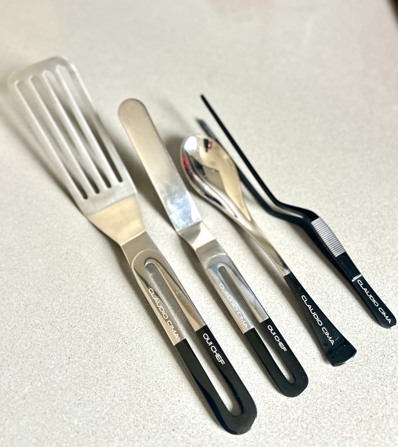 Customer photo review of Medium LiftOff Chef's Palette Knife