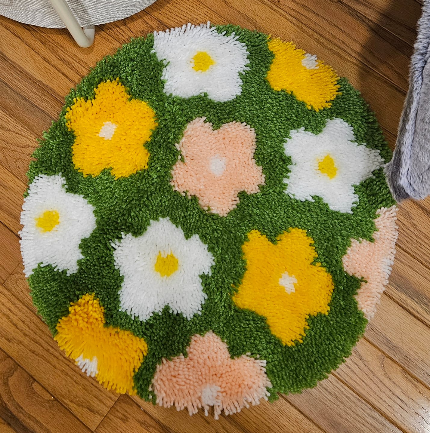 Customer photo review of FLOWER BOMB GREEN - Rug Making Kit