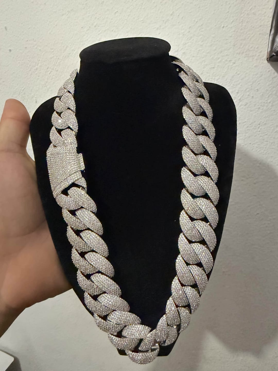 Customer photo review of CHAÎNE CUBAINE GLACÉE 24 MM ARGENT
