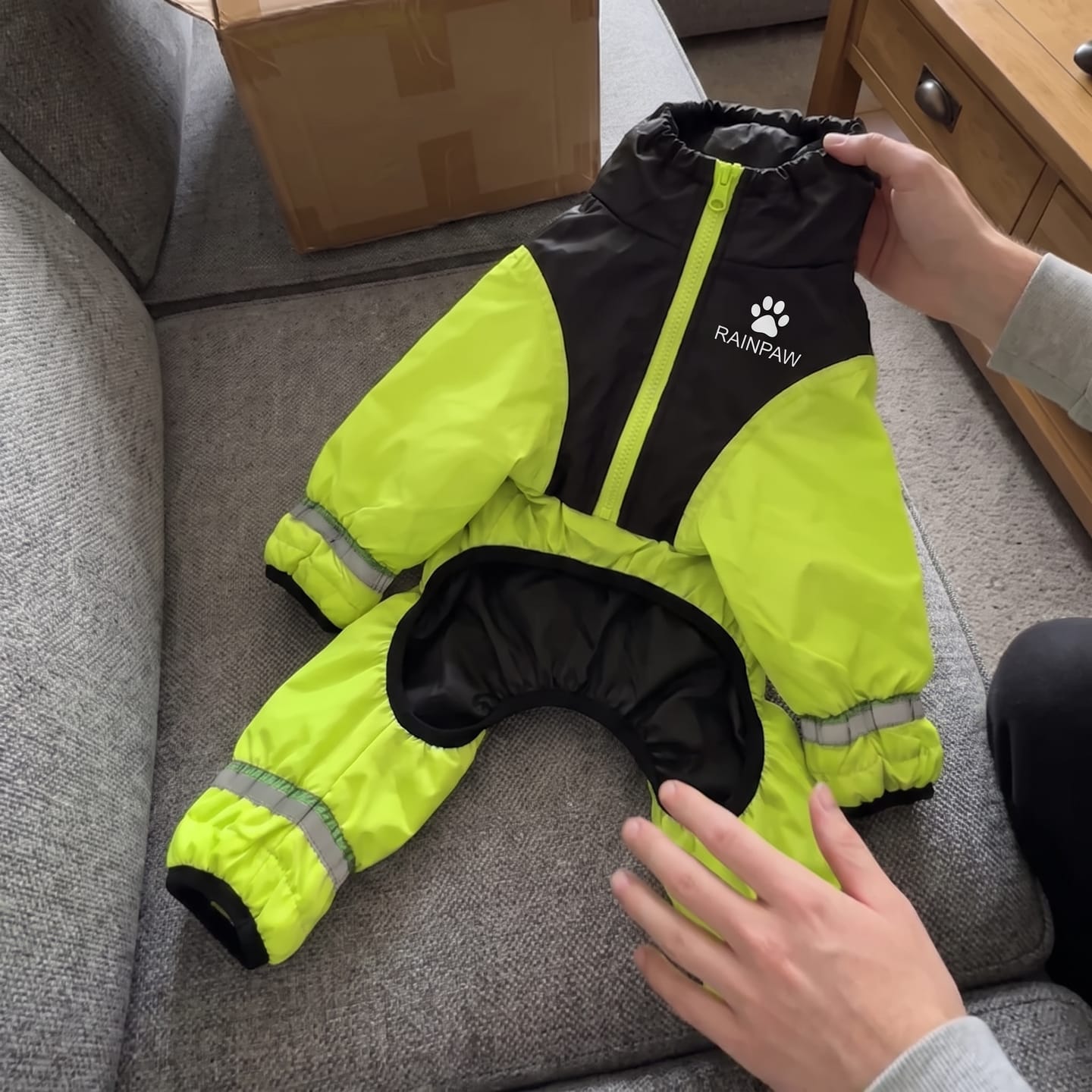 Customer photo review of Imperméable à 4 Pattes : Votre Chien au Sec et Bien Visible