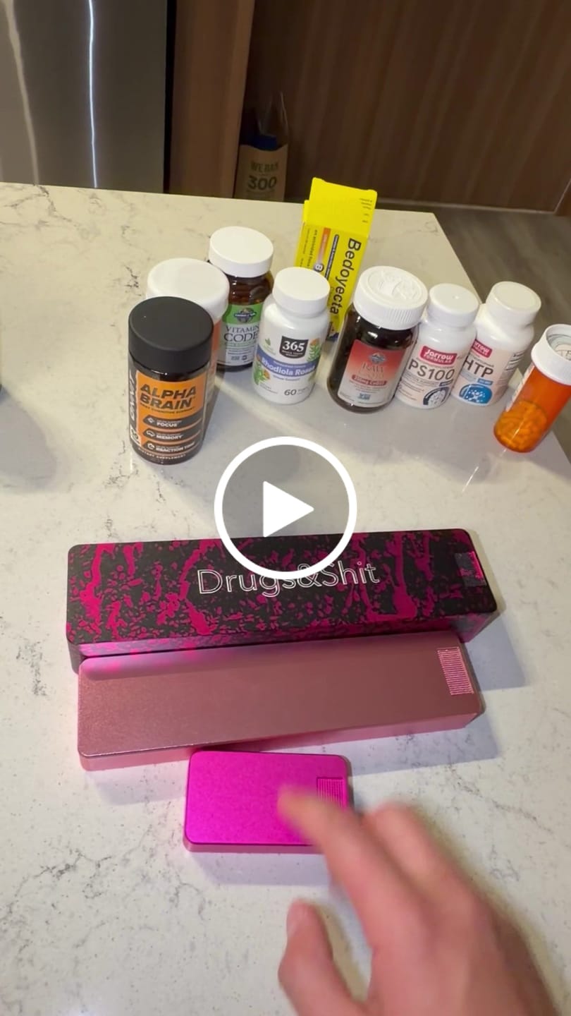 Customer video review of Weekly Case