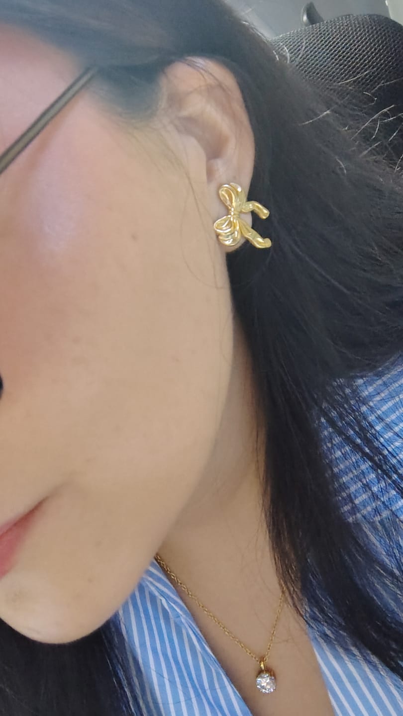 Customer photo review of Aretes Ribbon Classy