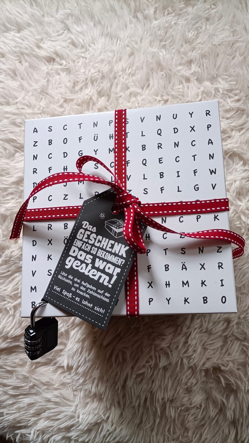 Customer photo review of Rätsel-Faltbox «Buchstaben» – Geldgeschenke als Buchstaben-Puzzle verpacken