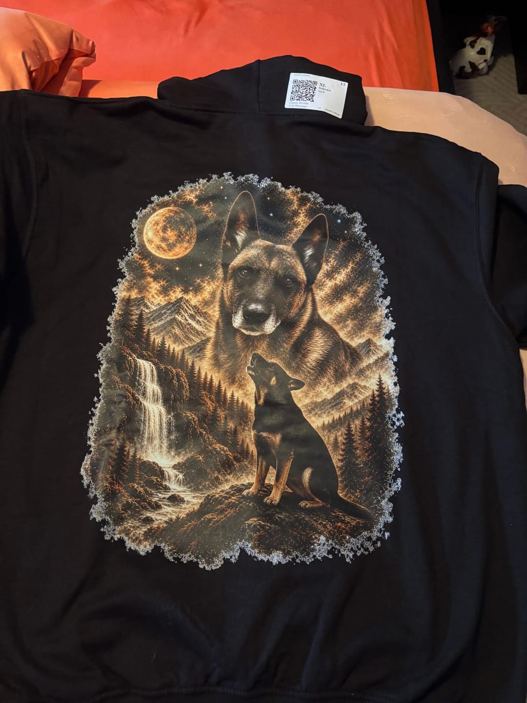 Customer photo review of Howling to the Moon – Premium Hoodie mit deinem Hund