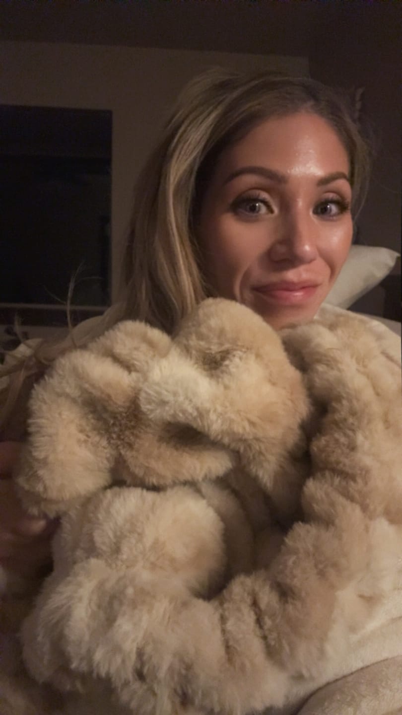 Customer photo review of Hugs Cotton Candy Caramel Blanket
