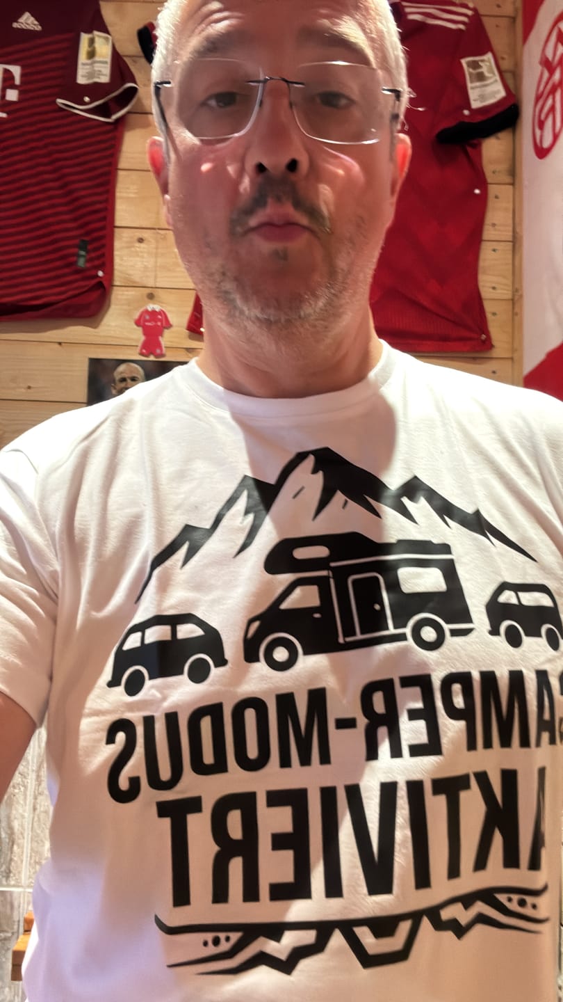 Customer photo review of Camping Modus aktiviert | Premium Shirt Unisex