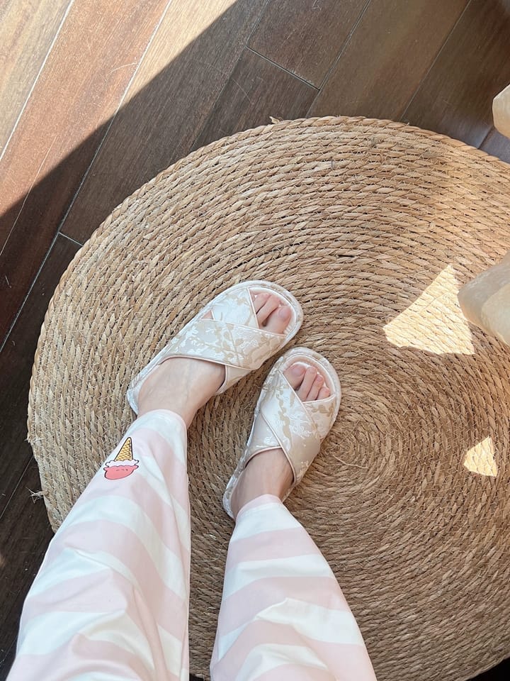 Customer photo review of Cloud Vine Jacquard Satin Women Indoor Slipper