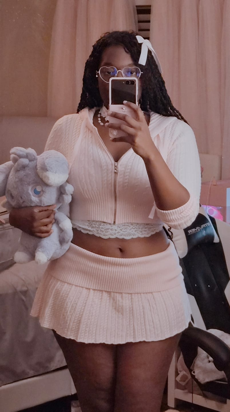 Customer photo review of Strawberry Milk Cable Knit Fold Over Mid-Rise Skirt (Pink)