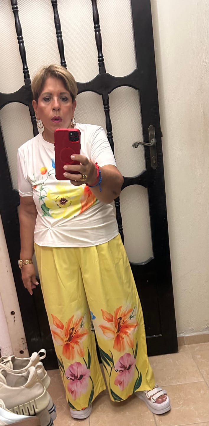 Customer photo review of High Waisted Loose Flower Print Pockets Solid Color Pants Trousers