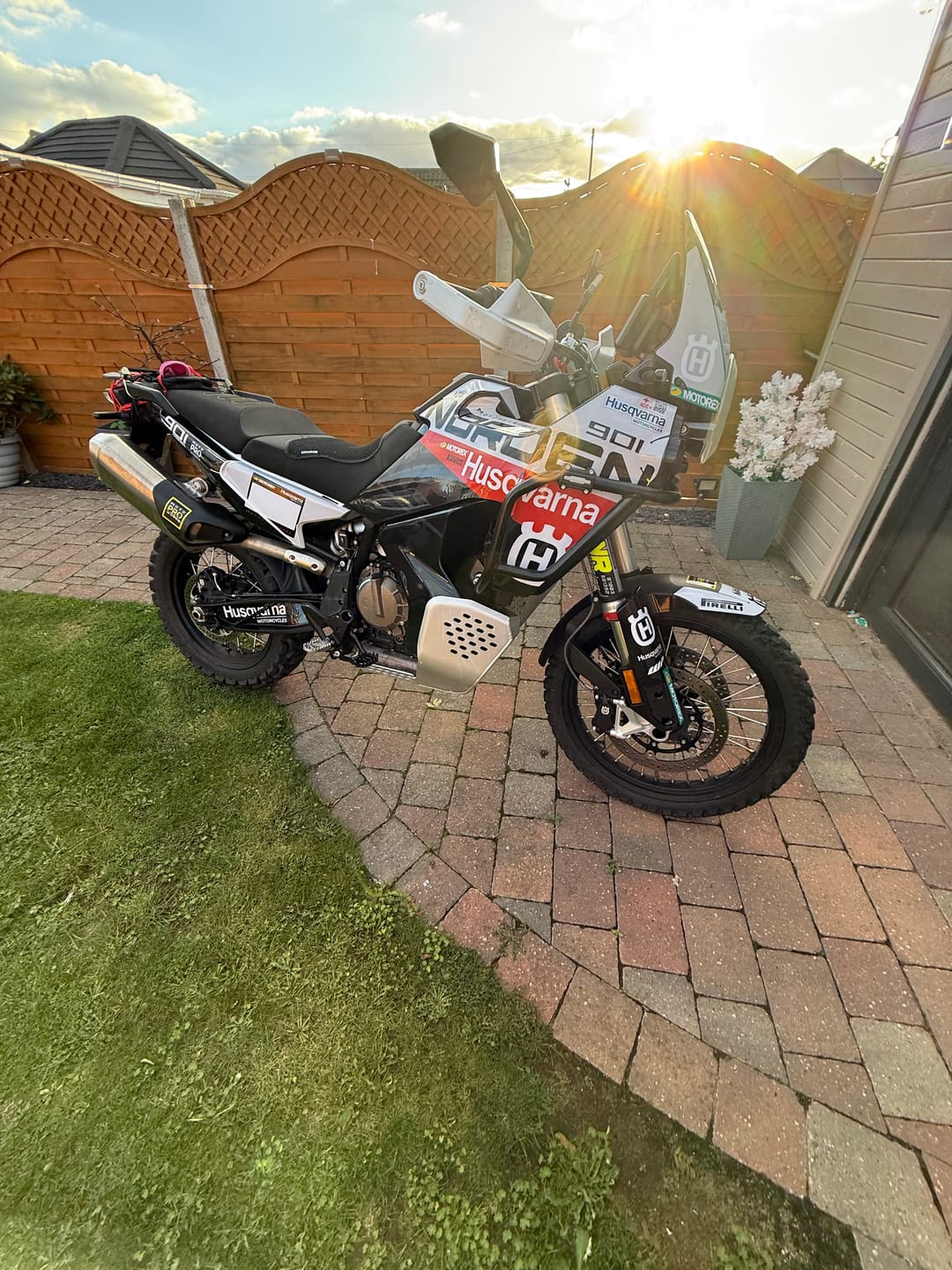 Customer photo review of HUSQVARNA Norden 901 GRAPHICS - “P1” (Black/Red)