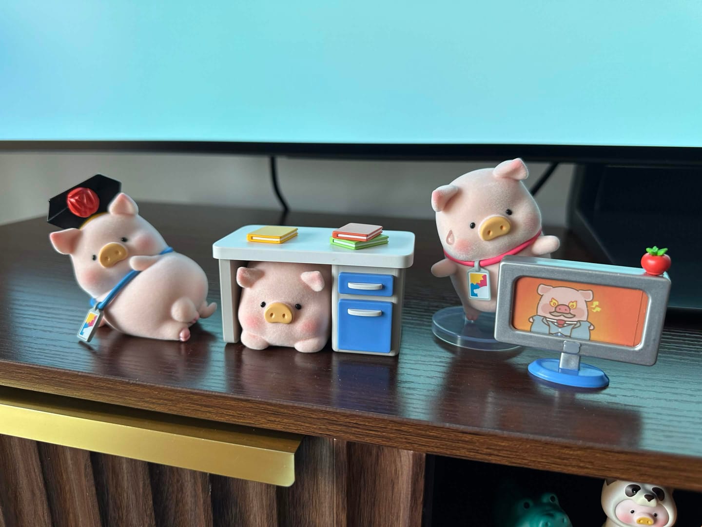 Customer photo review of Lulu the Piggy Office Series Blind Box