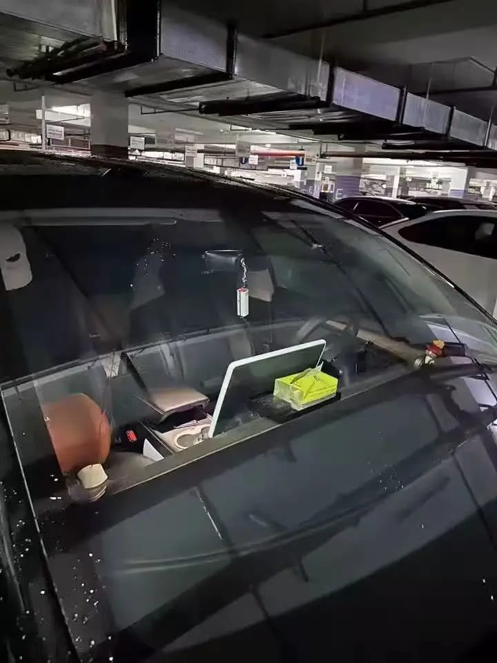 Customer photo of the glass cleaning tool