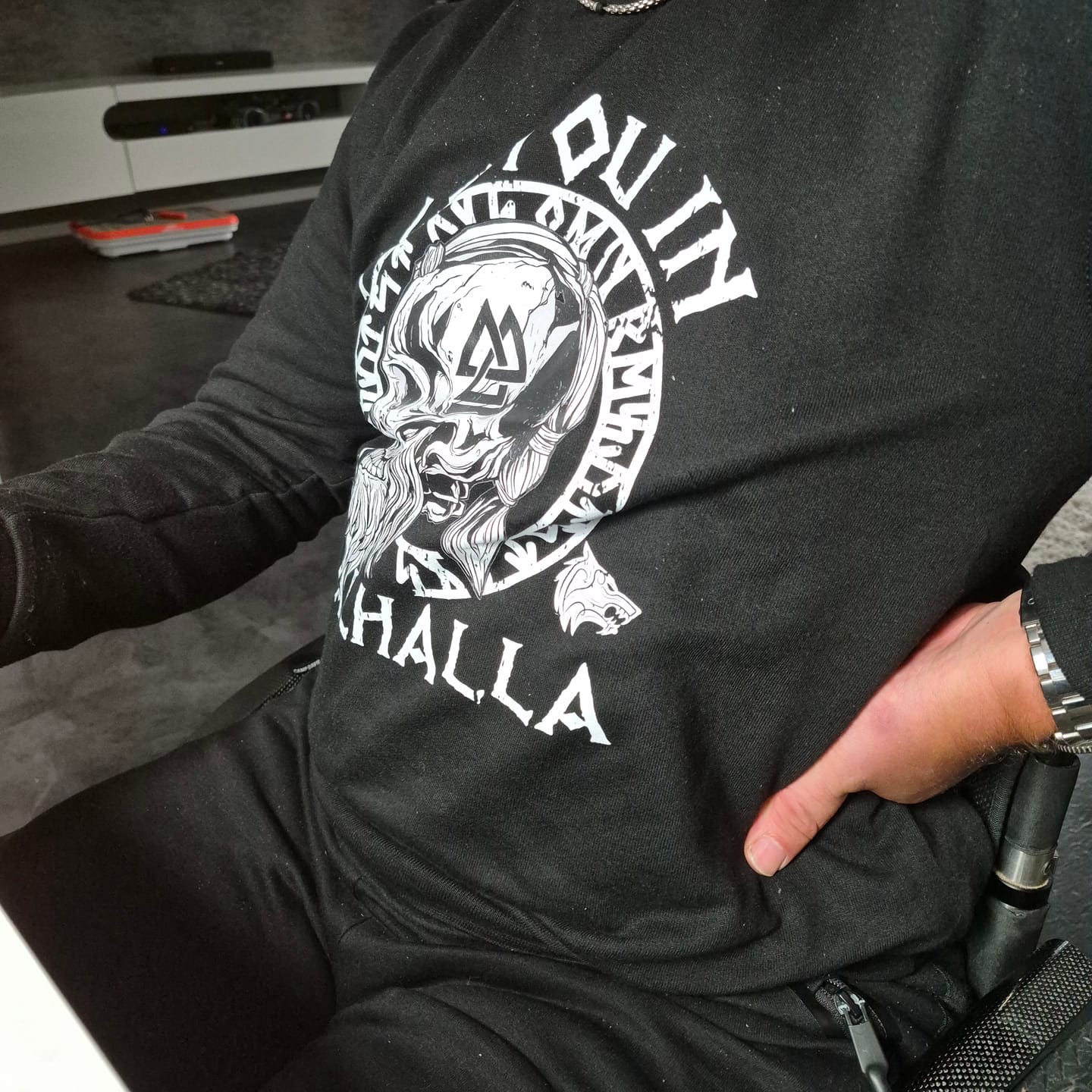 Customer photo review of Wikinger Krieger Sweatshirt Frontprint See you in valhalla für die mutigen seelen.
