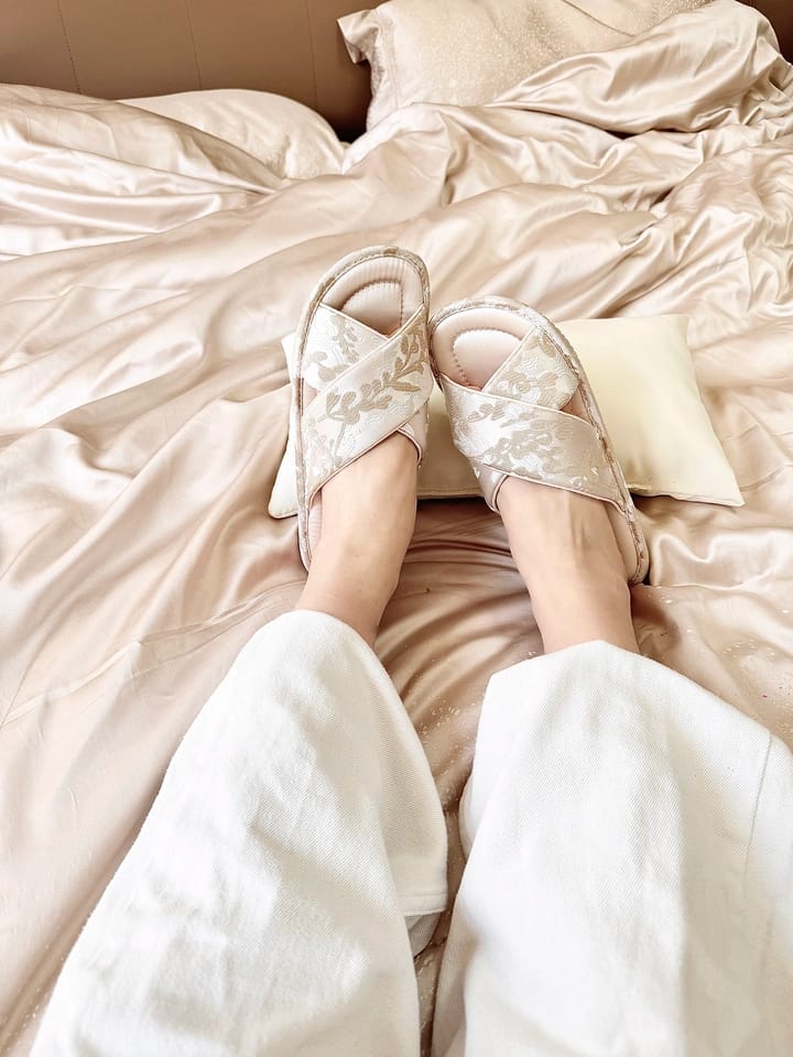Customer photo review of Cloud Vine Jacquard Satin Women Indoor Slipper
