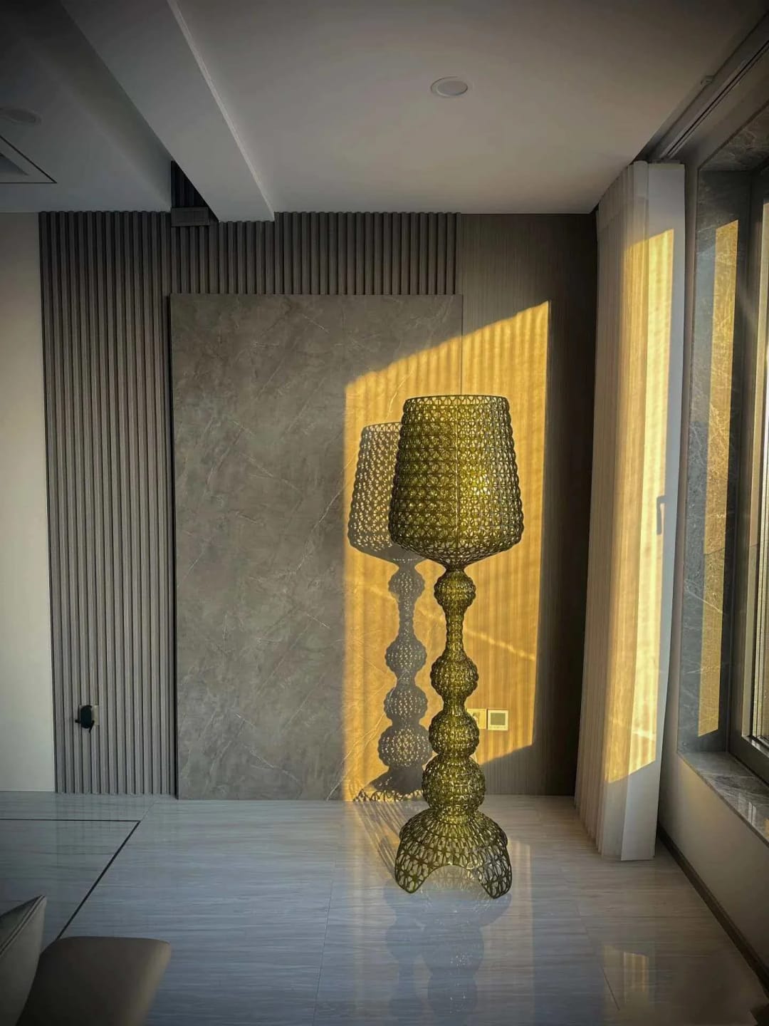 Customer photo review of Kartell Kabuki Hollow Floor Lamp Modern Luxury LED Standing Light for Living Room Bedroom Home Decor Acrylic Corner Lighting