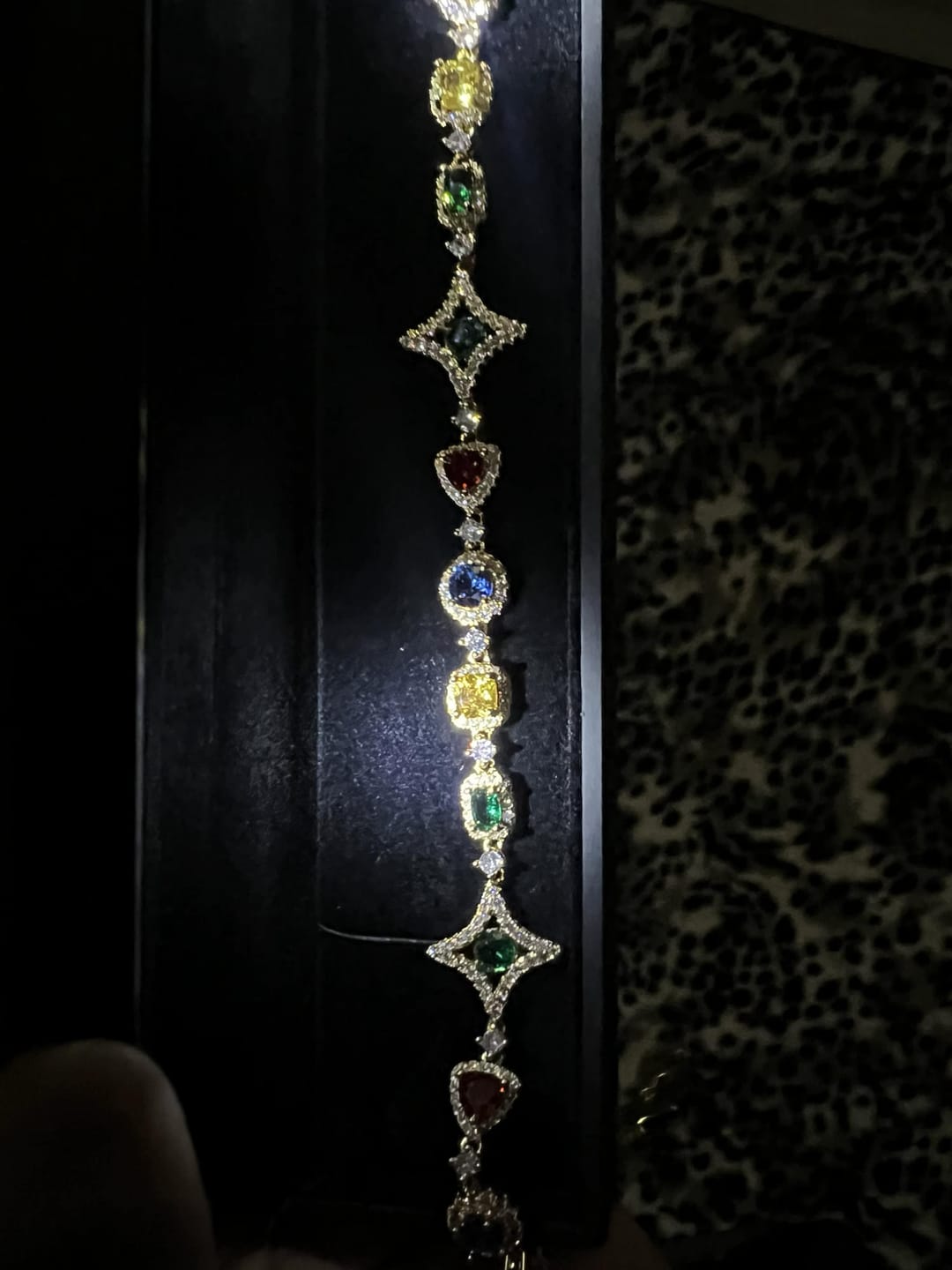Customer photo review of PENDENTIF CROIX GLACÉE MULTICOLORE OR