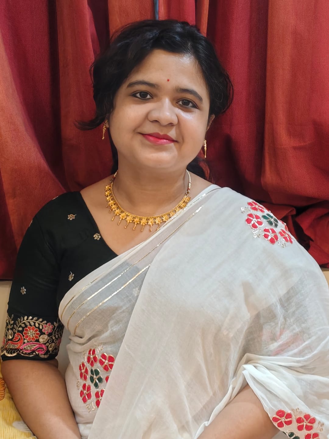 Customer photo review of White Flower Mulmul Cotton Saree