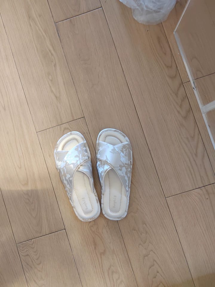 Customer photo review of Cloud Vine Jacquard Satin Women Indoor Slipper