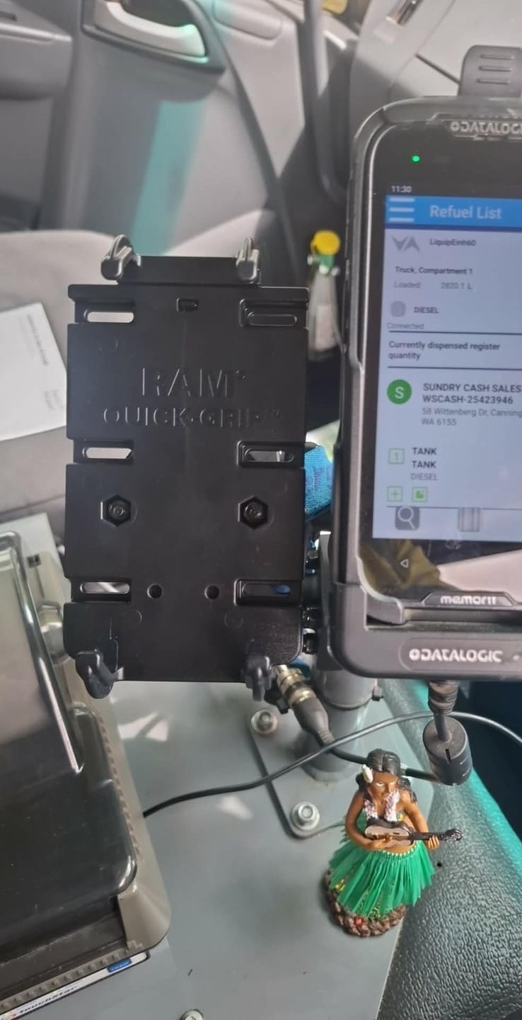 Customer photo review of RAM® Quick-Grip™ XL Large Phone Holder (RAM-HOL-PD4U)