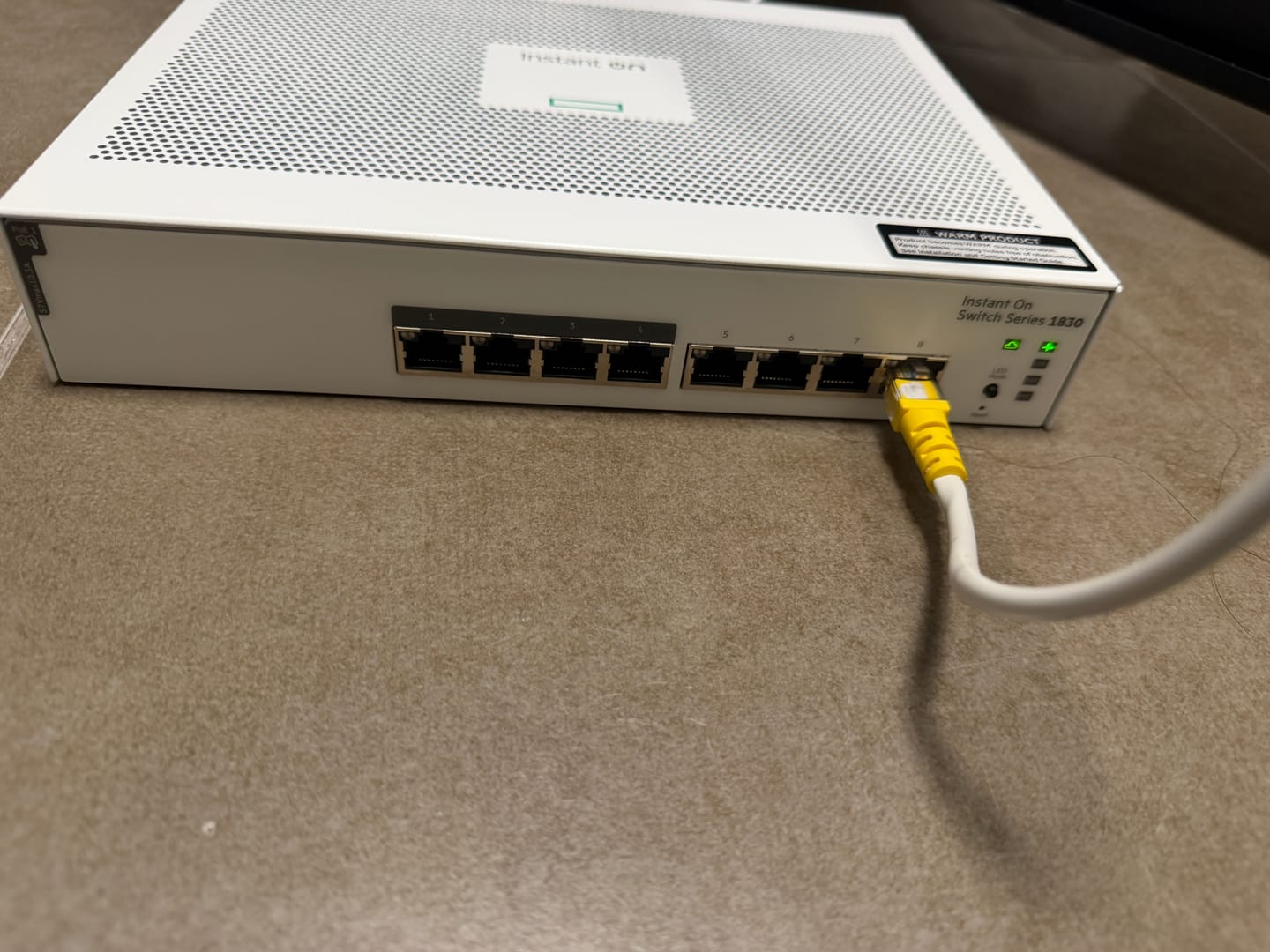 Customer photo review of HPE Networking Instant On 1830 8G 4p Class4 PoE 65W Switch JL811A מתג POE חצי מנוהל 8 פורטים