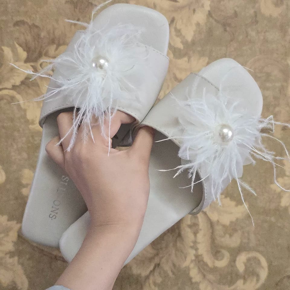 Customer photo review of Pearl Plume Feather Women Indoor Slipper