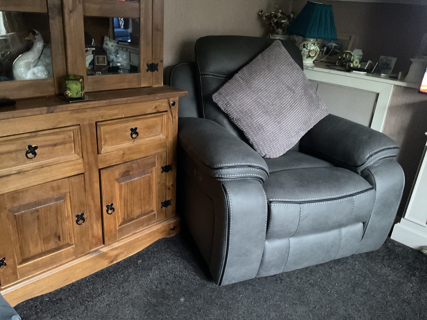 Customer photo review of Vinson Pro Resilience Power Recliner Armchair