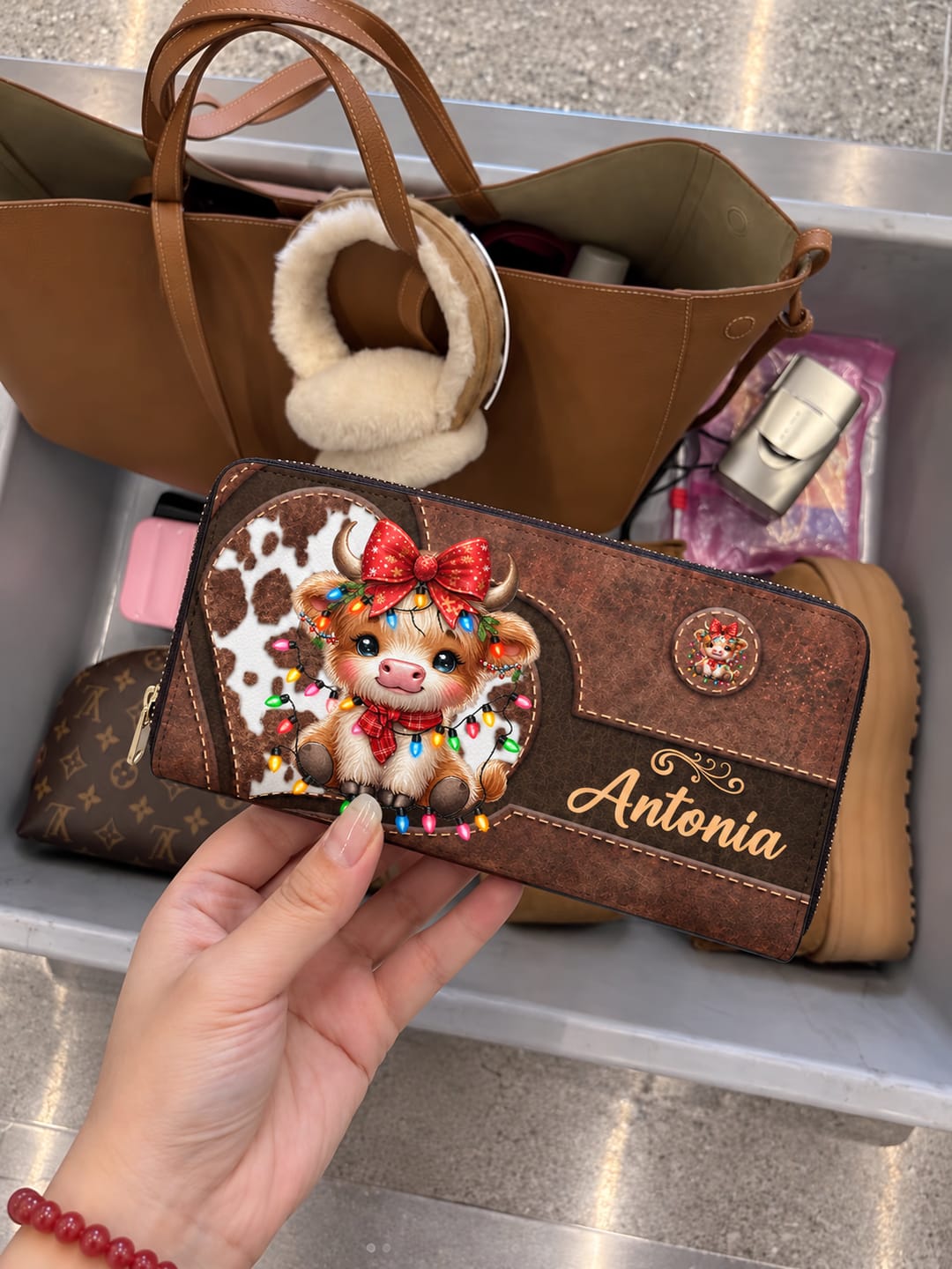 Customer photo review of Personalized Cute Highland Cow PU Leather Wallet, Custom Name Zipper Long Wallet, Cartoon Highland Cow Purse, Birthday Gift for Her
