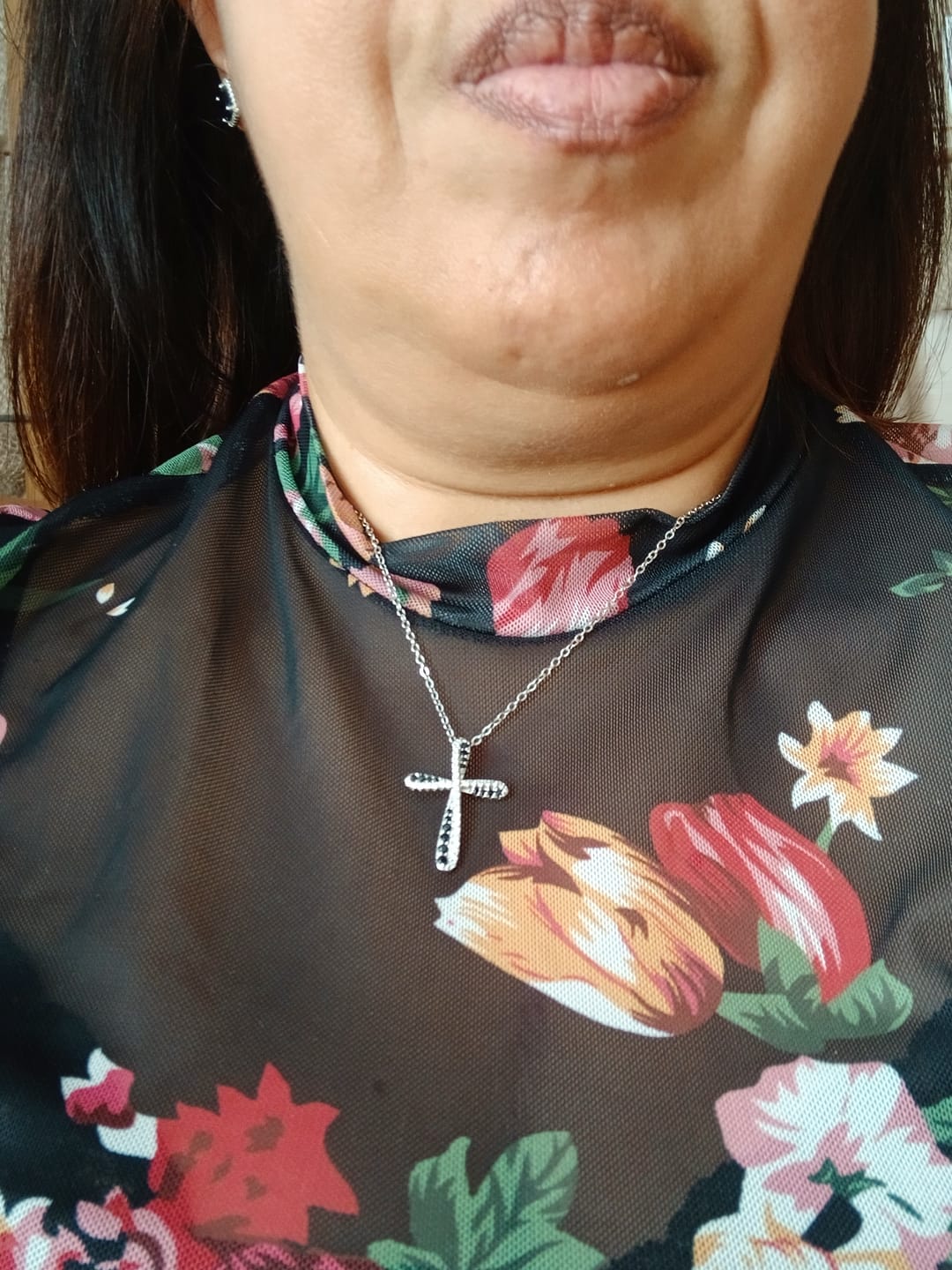 Customer photo review of Collier Croix Royale Éclat
