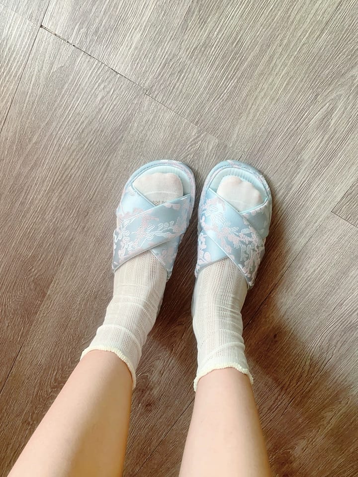 Customer photo review of Cloud Vine Jacquard Satin Women Indoor Slipper