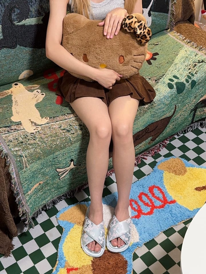 Customer photo review of Cloud Vine Jacquard Satin Women Indoor Slipper