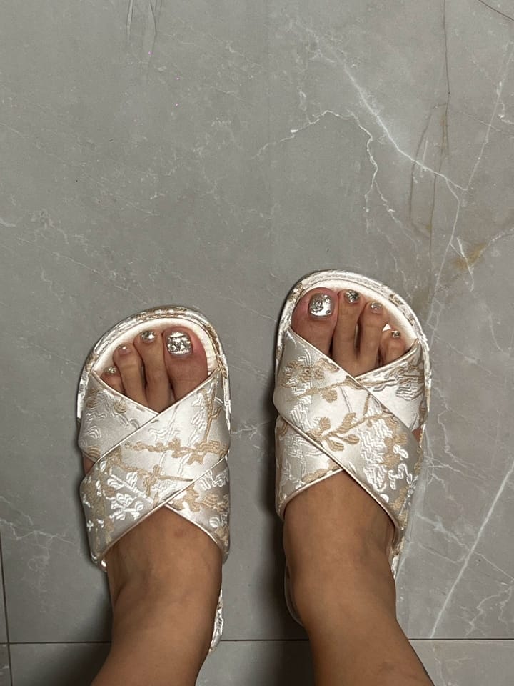 Customer photo review of Cloud Vine Jacquard Satin Women Indoor Slipper