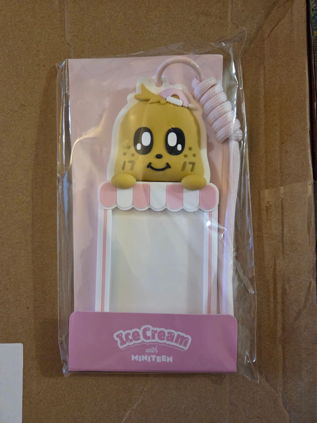 Customer photo review of SEVENTEEN - ICE CREAM WITH MINITEEN CHARACTER POP UP OFFICIAL MD PHOTOCARD HOLDER