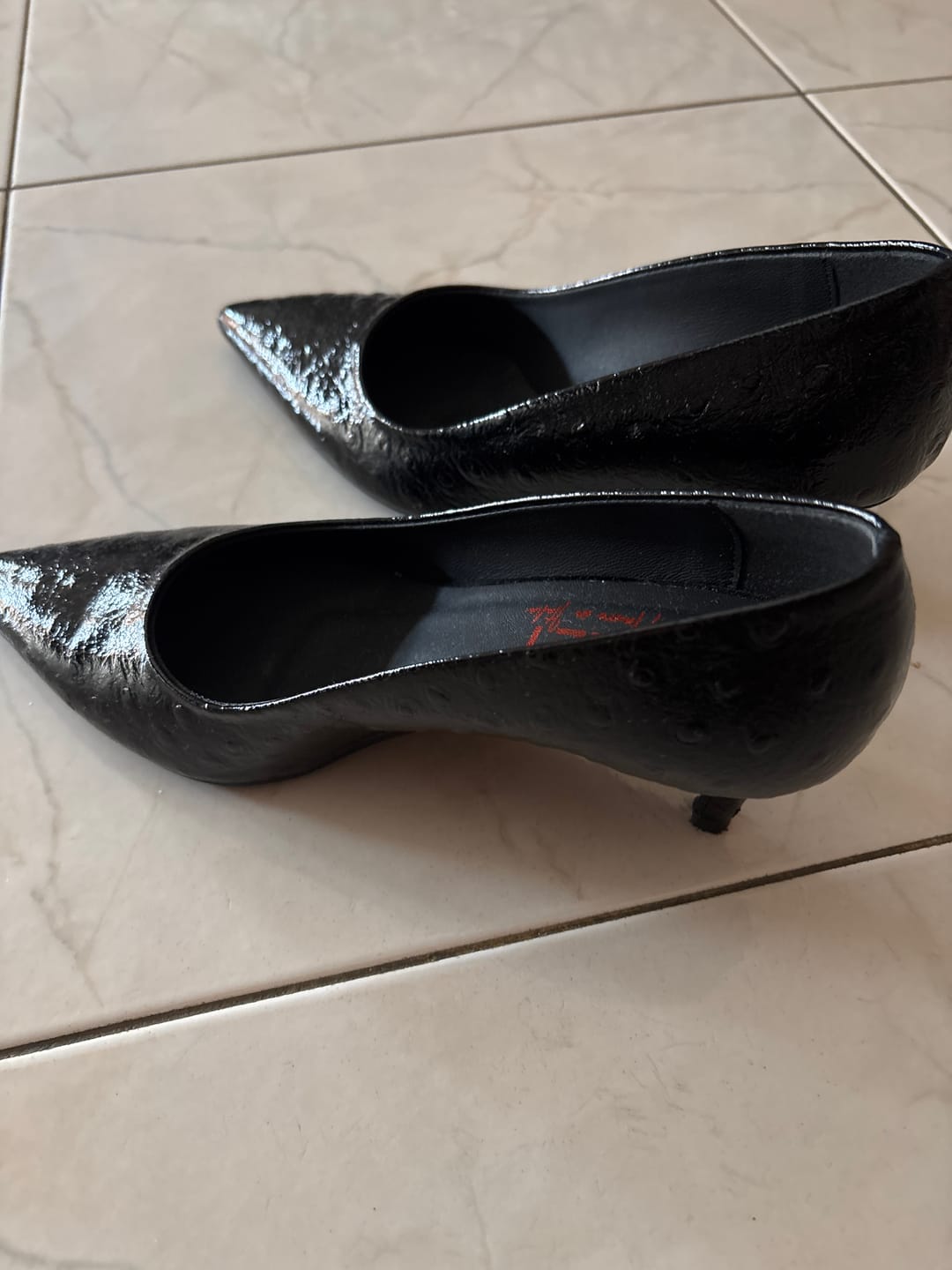 Customer photo review of DECOLLETE ALMA 5 STRUZZO NERO