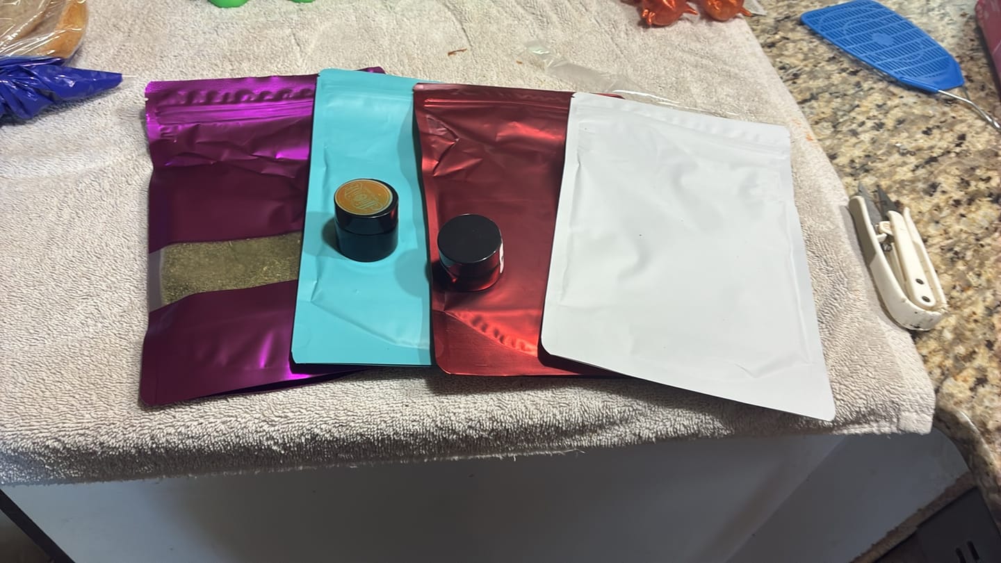 Customer photo review of Free 3.5G Indica Badder x 4OZ Shake Bundle