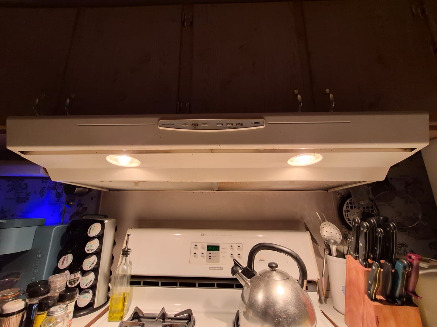 Customer photo review of 3-Pack / 6-Pack / 15-Pack Value PAR20 50W Halogen Bulbs – Dimmable 2700K Warm White, E26 Base for Recessed, Track, and Ceiling Lighting