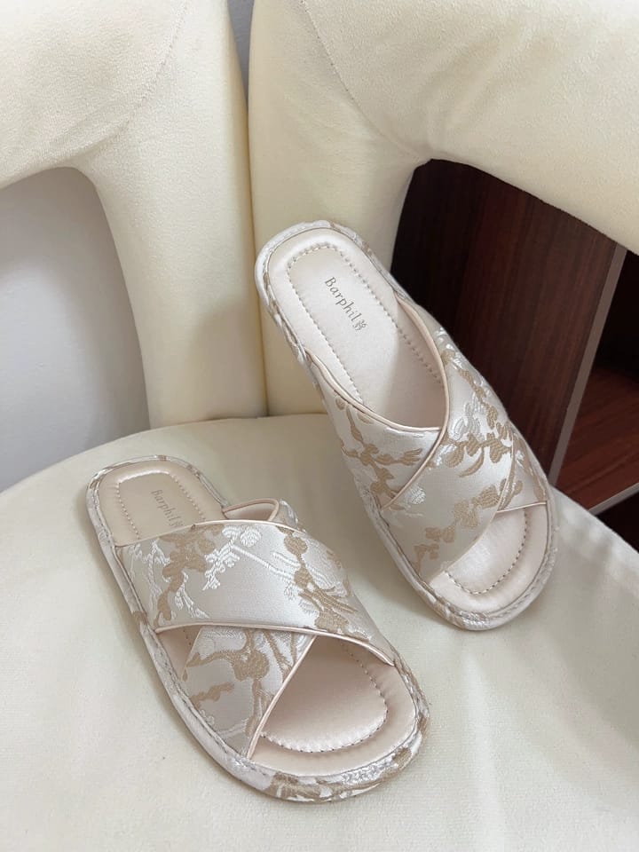 Customer photo review of Cloud Vine Jacquard Satin Women Indoor Slipper