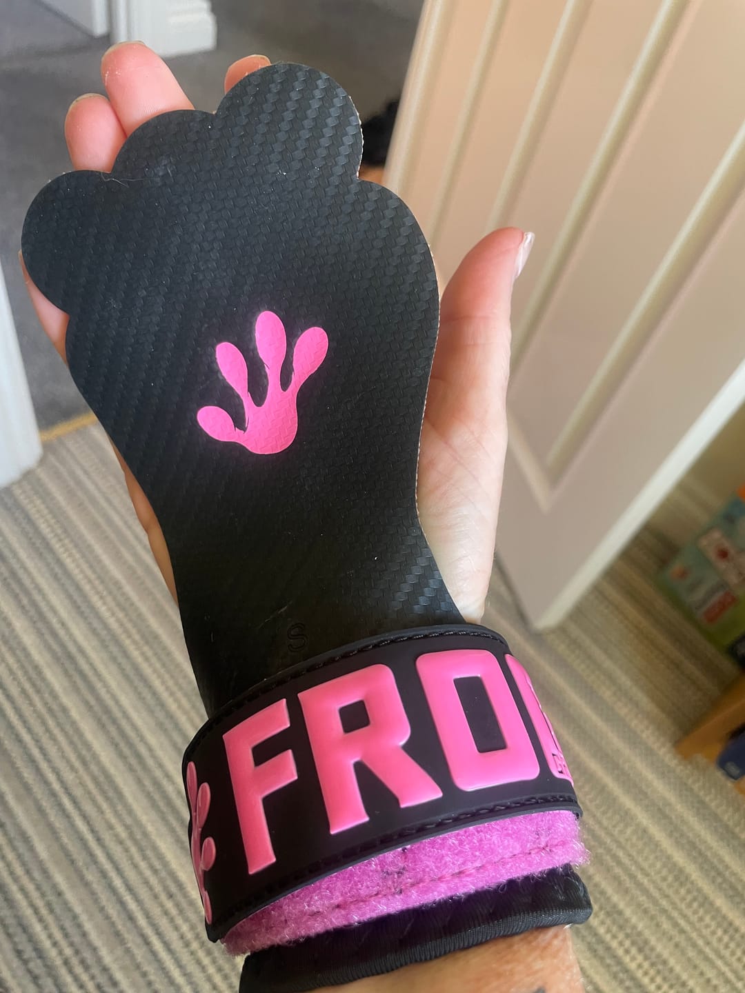 Customer photo review of FROG GRIPS® ELITE HD FINGERLESS - Pink