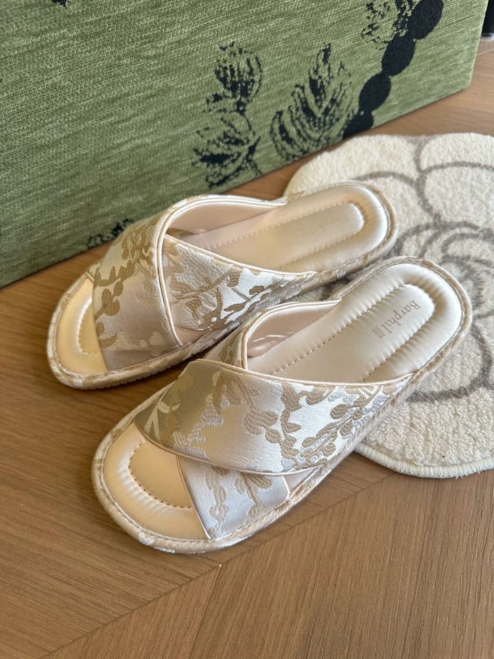Customer photo review of Cloud Vine Jacquard Satin Women Indoor Slipper