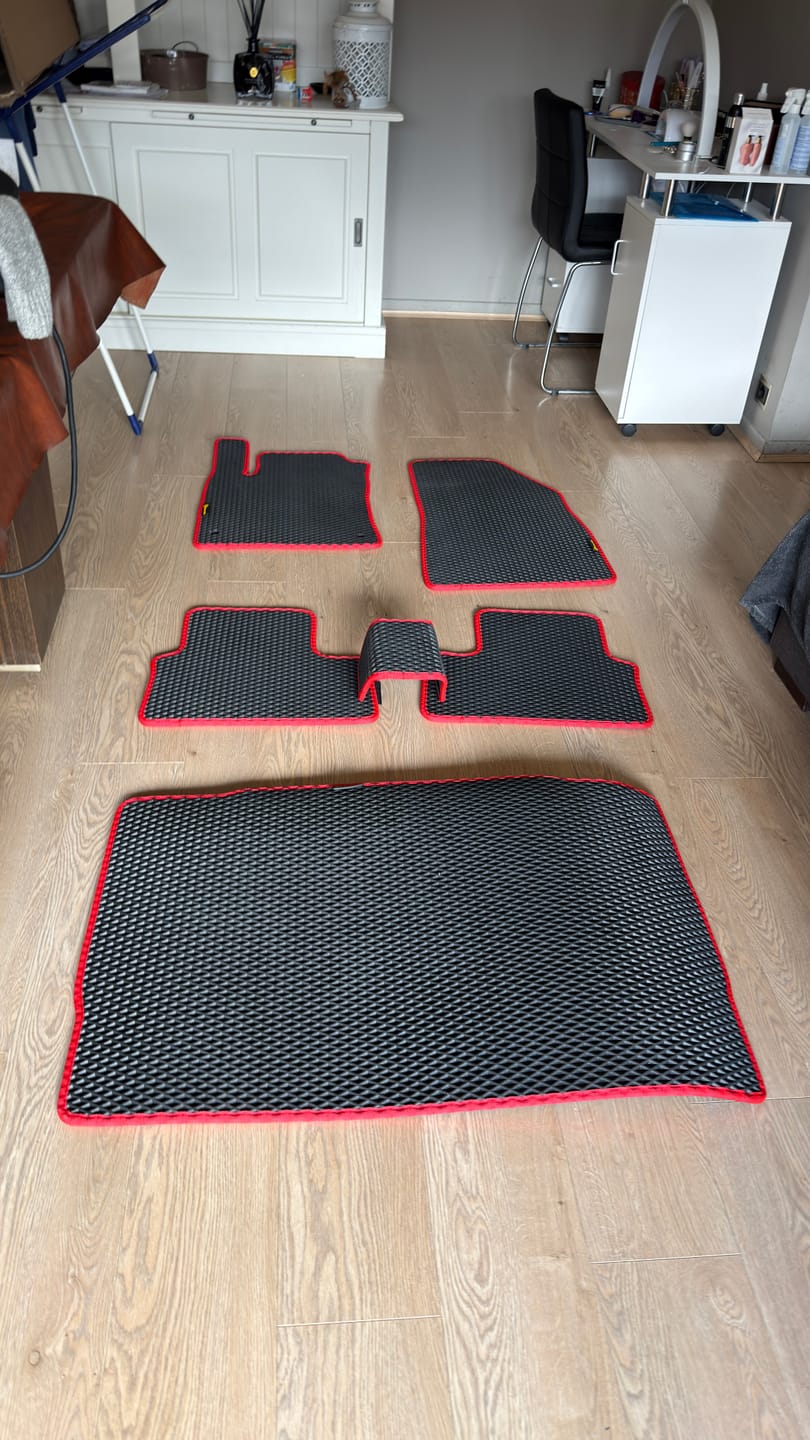 Customer photo review of Auto Fußmatten nach Maß - Komplettset
