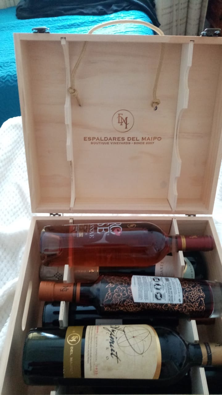Customer photo review of Mix de Vinos x 6 en Caja de Madera 2