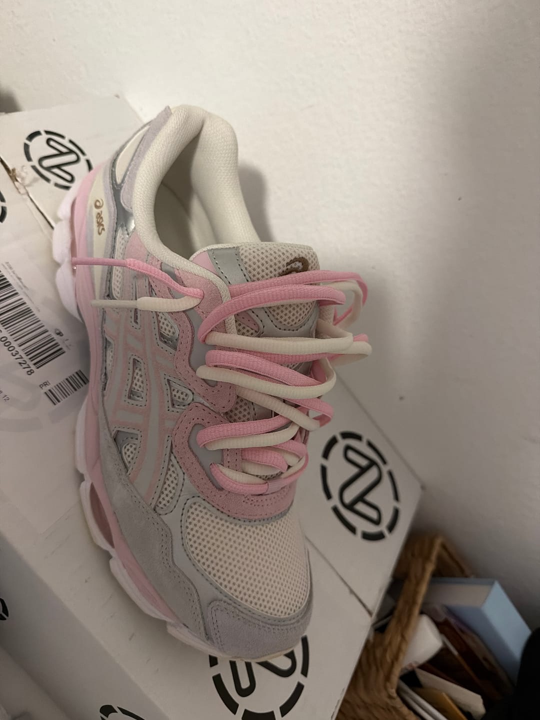 Customer photo review of GEL-NYC Barely Rose - Double Laces