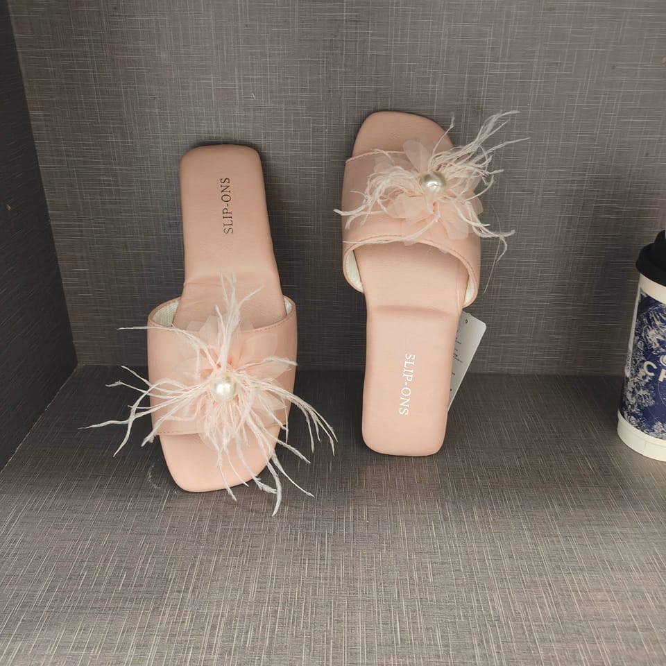 Customer photo review of Pearl Plume Feather Women Indoor Slipper