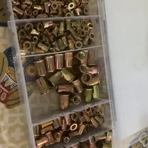 Customer photo review of Ferramenta manual para porcas rebitáveis em aço carbono