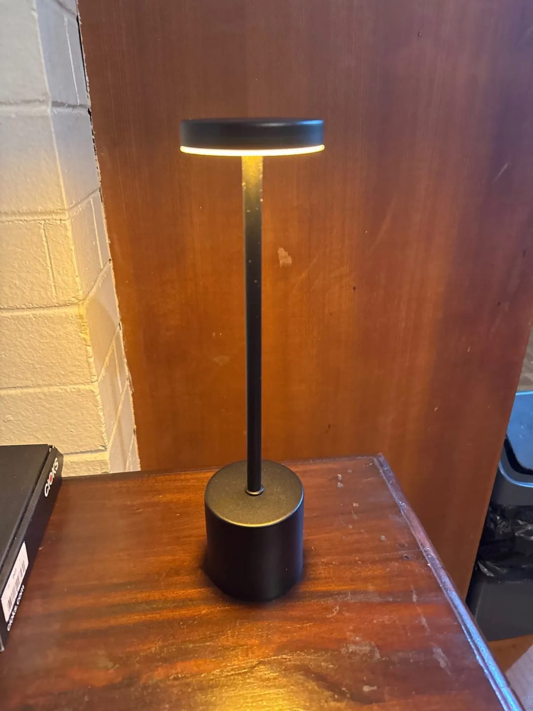 Customer photo review of Lampe à Poser Sans Fil LED Rechargeable, Lampe de Table Tactile Minimaliste à Intensité Variable pour Chevet, Salon et Salle à Manger - Ysaline