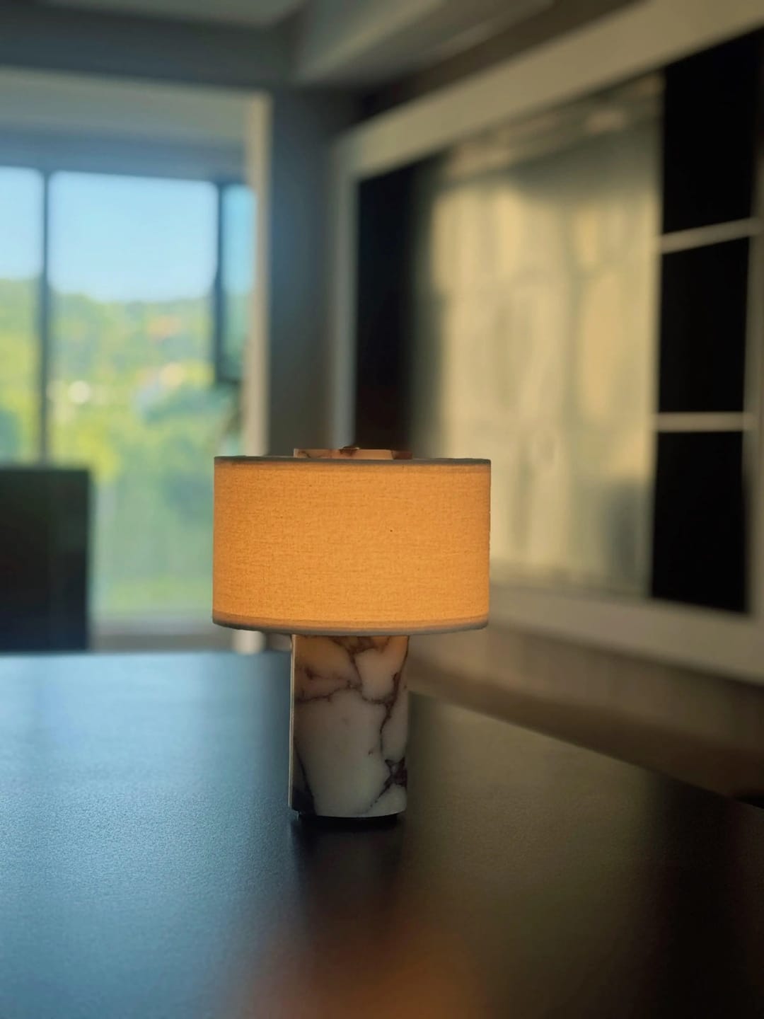 Customer photo review of Lampe de Chevet Sans Fil Tactile en Marbre ou Travertin, Rechargeable avec Variateur et Abat-Jour en Tissu - Isaure