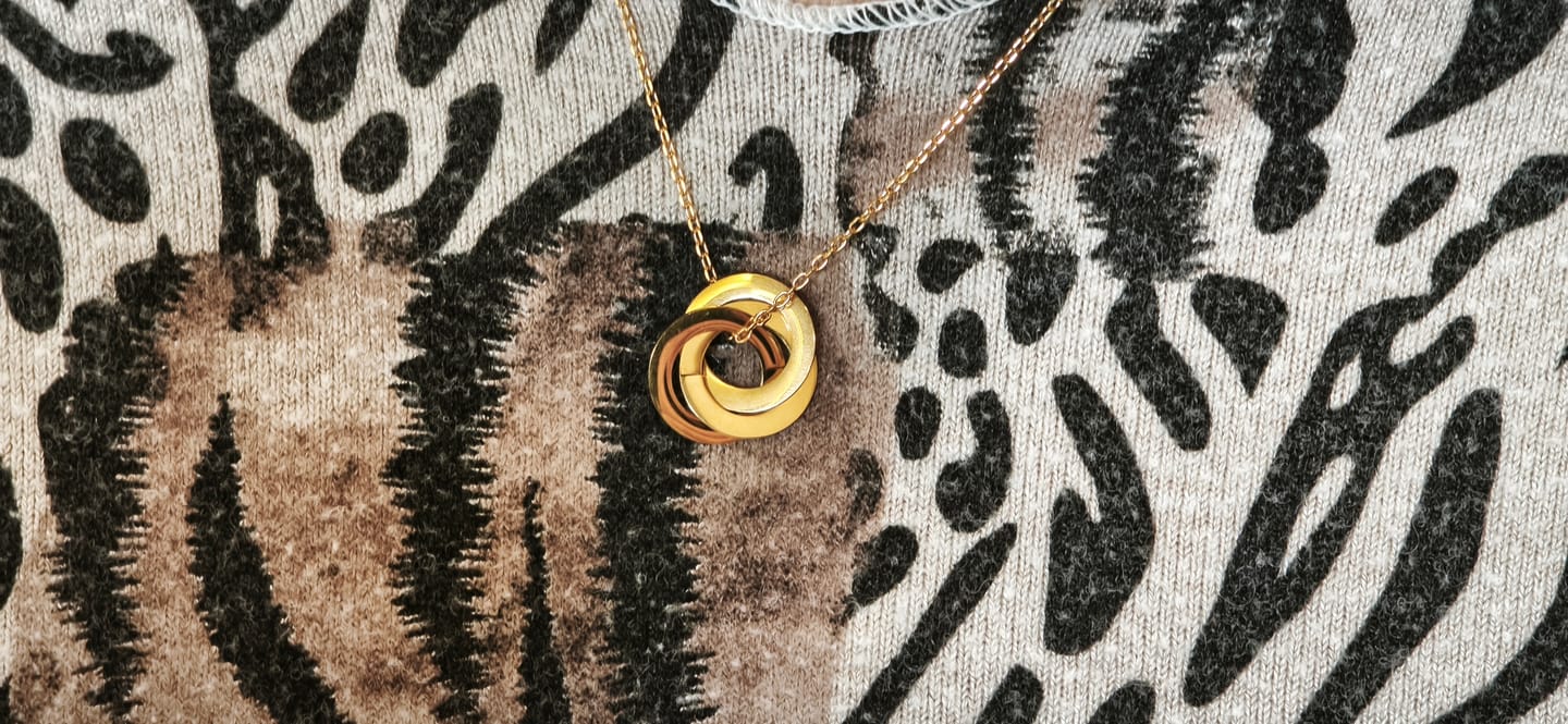 Customer photo review of Collar Amity - Personalizado