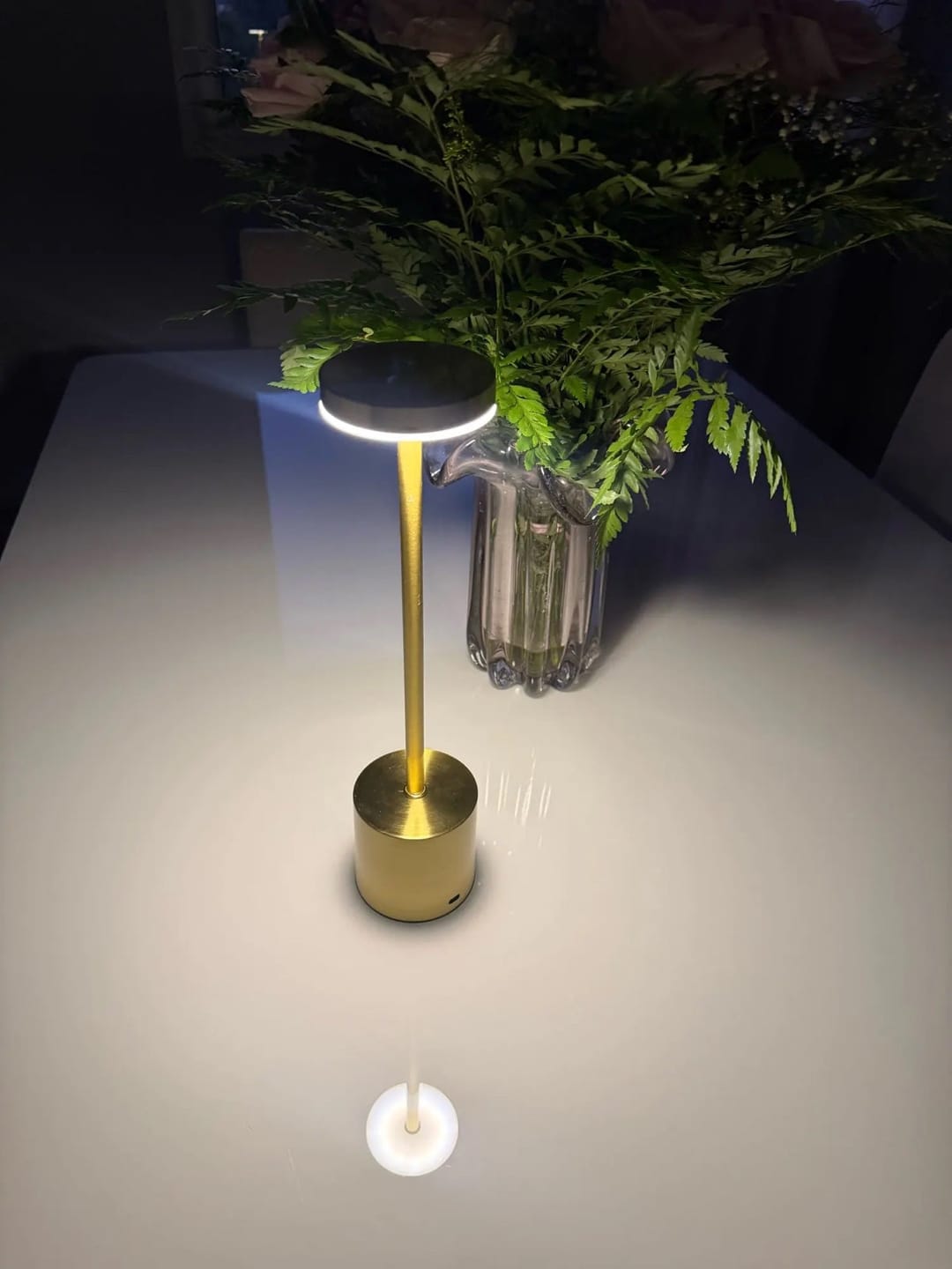 Customer photo review of Lampe à Poser Sans Fil LED Rechargeable, Lampe de Table Tactile Minimaliste à Intensité Variable pour Chevet, Salon et Salle à Manger - Ysaline