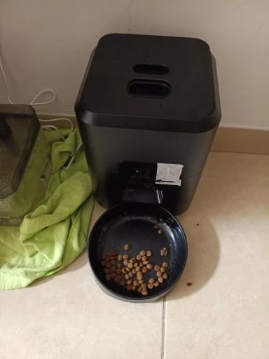 Customer photo review of Smart Pet Feeder Automatic Cat Feeder Dog Slow Food Machine With Timed Quantitative Automatic Cat Food Dispenser Cat Dog Bowl