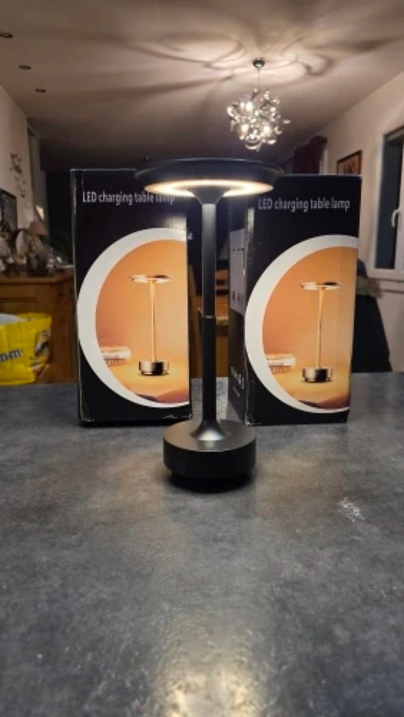 Customer photo review of Lampe de Table Sans Fil Rechargeable en Métal, Lampe de Chevet Tactile LED Design avec Variateur pour Maison et Restaurant - Domitille